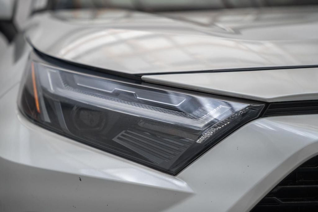 2022 Toyota RAV4 Hybrid SE