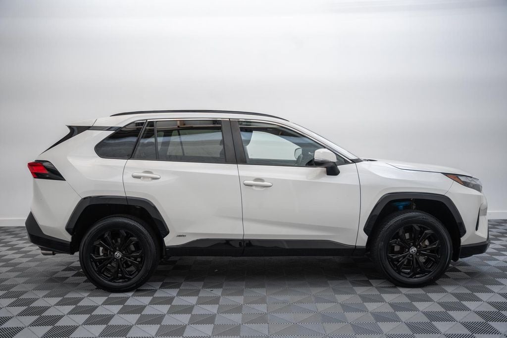 2022 Toyota RAV4 Hybrid SE
