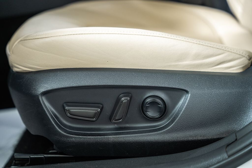 2020 Toyota Avalon Hybrid XLE Plus