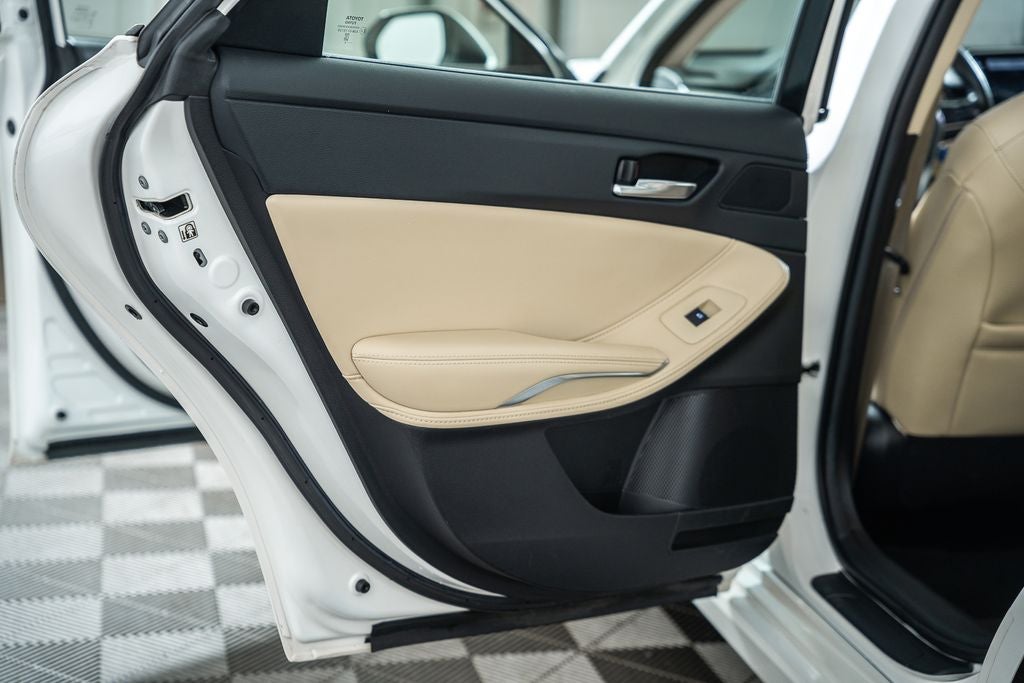 2020 Toyota Avalon Hybrid XLE Plus