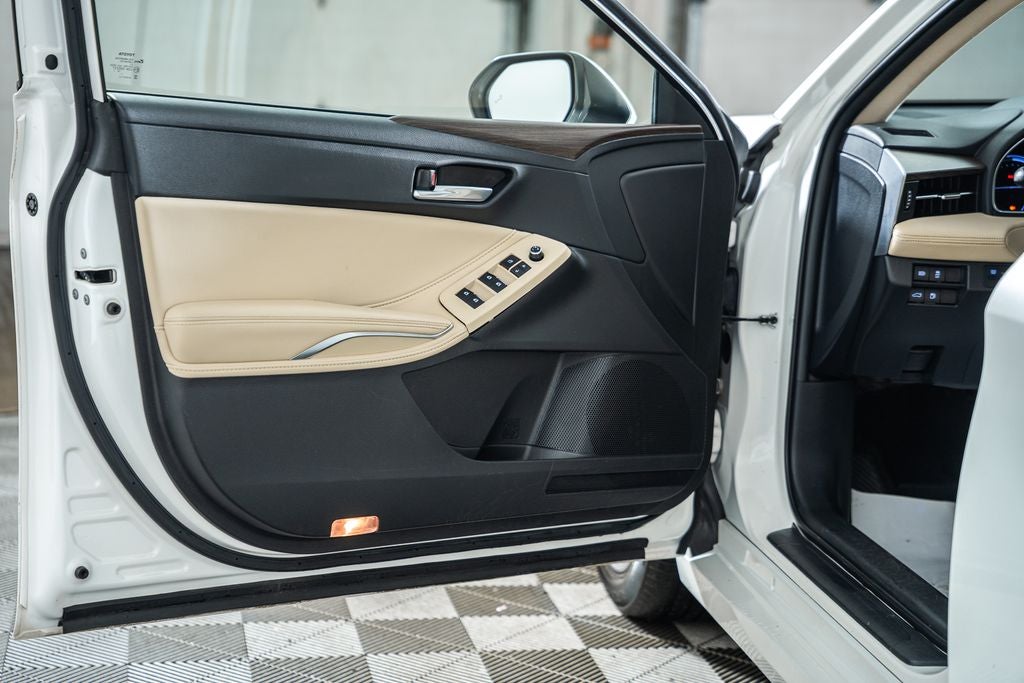 2020 Toyota Avalon Hybrid XLE Plus