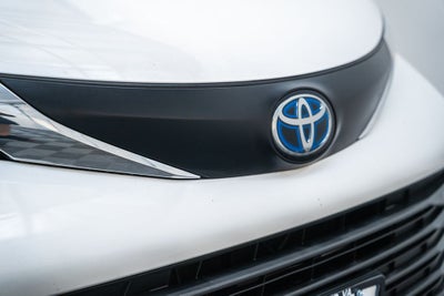 2021 Toyota Sienna LE 8 Passenger