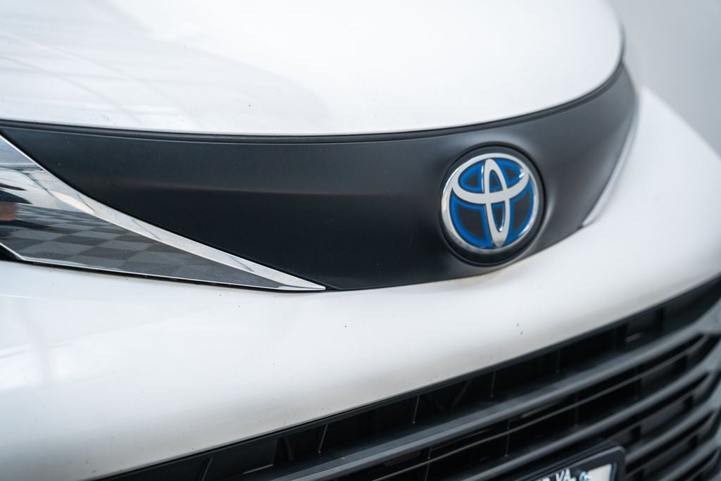 2021 Toyota Sienna LE 8 Passenger