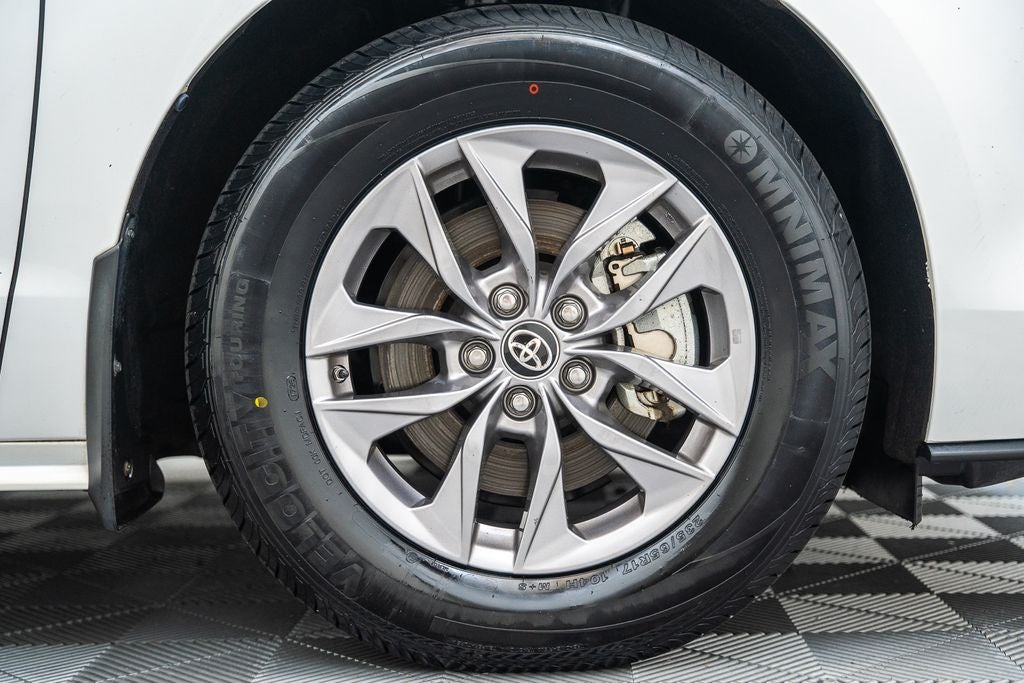 2021 Toyota Sienna LE 8 Passenger