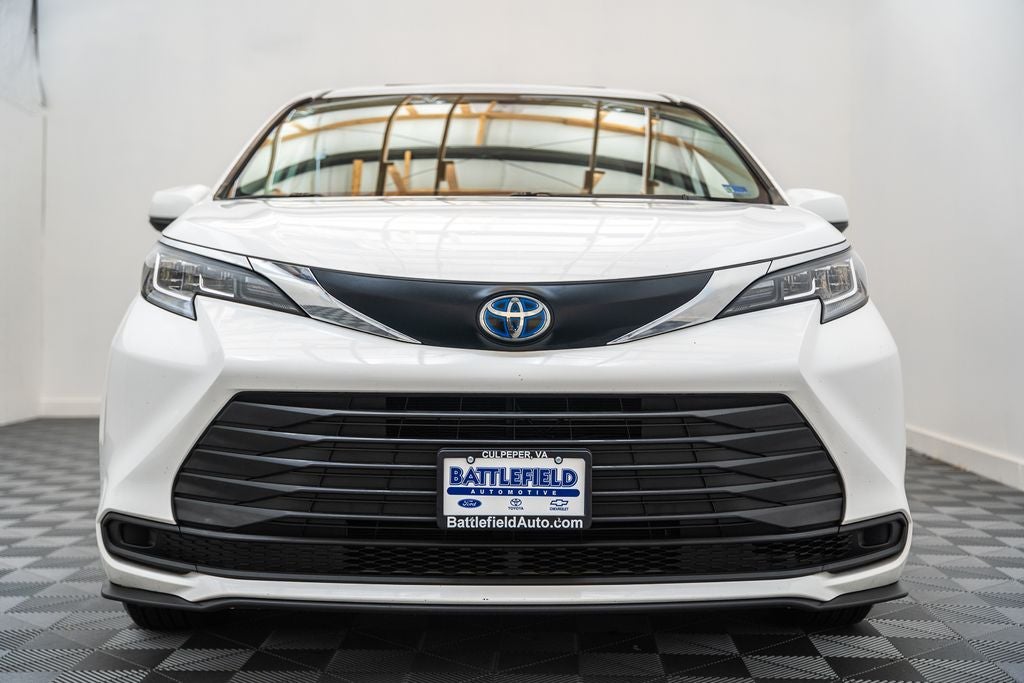 2021 Toyota Sienna LE 8 Passenger
