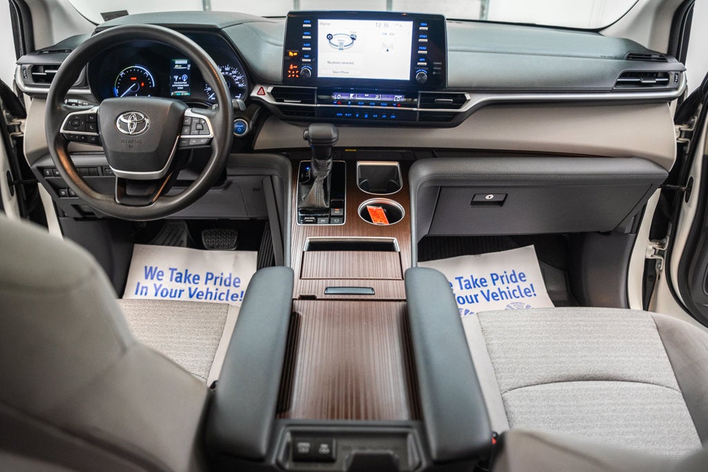 2021 Toyota Sienna LE 8 Passenger
