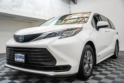 2021 Toyota Sienna LE 8 Passenger