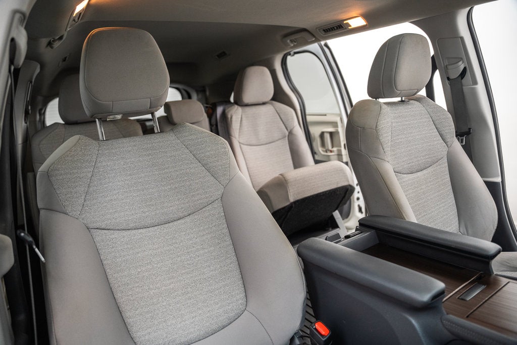 2021 Toyota Sienna LE 8 Passenger