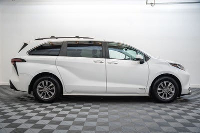 2021 Toyota Sienna LE 8 Passenger