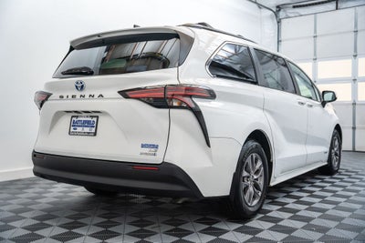 2021 Toyota Sienna LE 8 Passenger