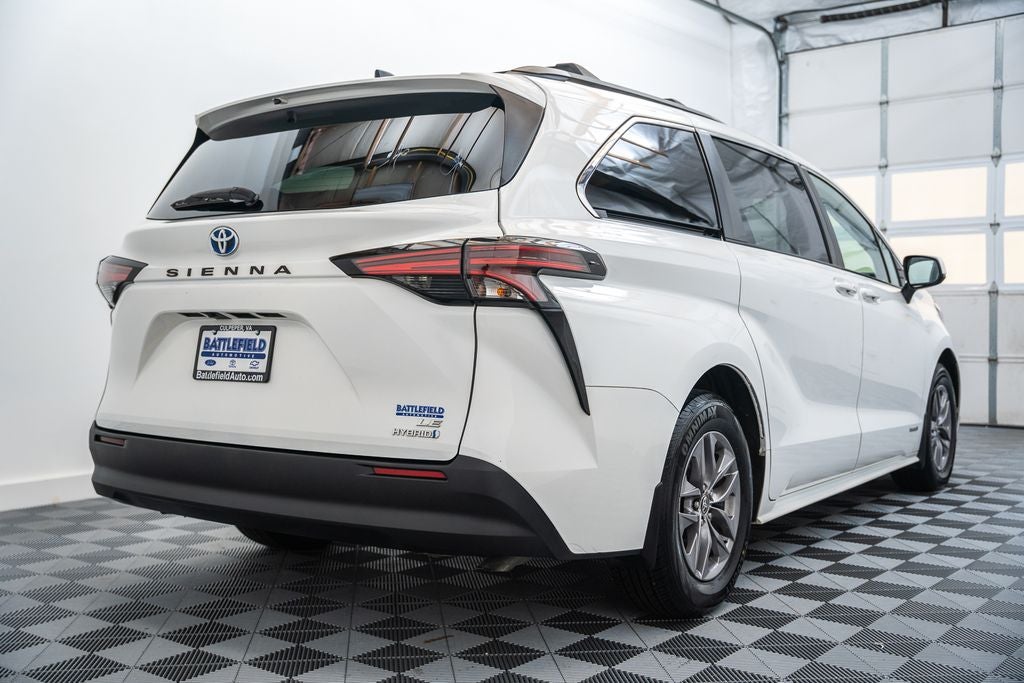 2021 Toyota Sienna LE 8 Passenger