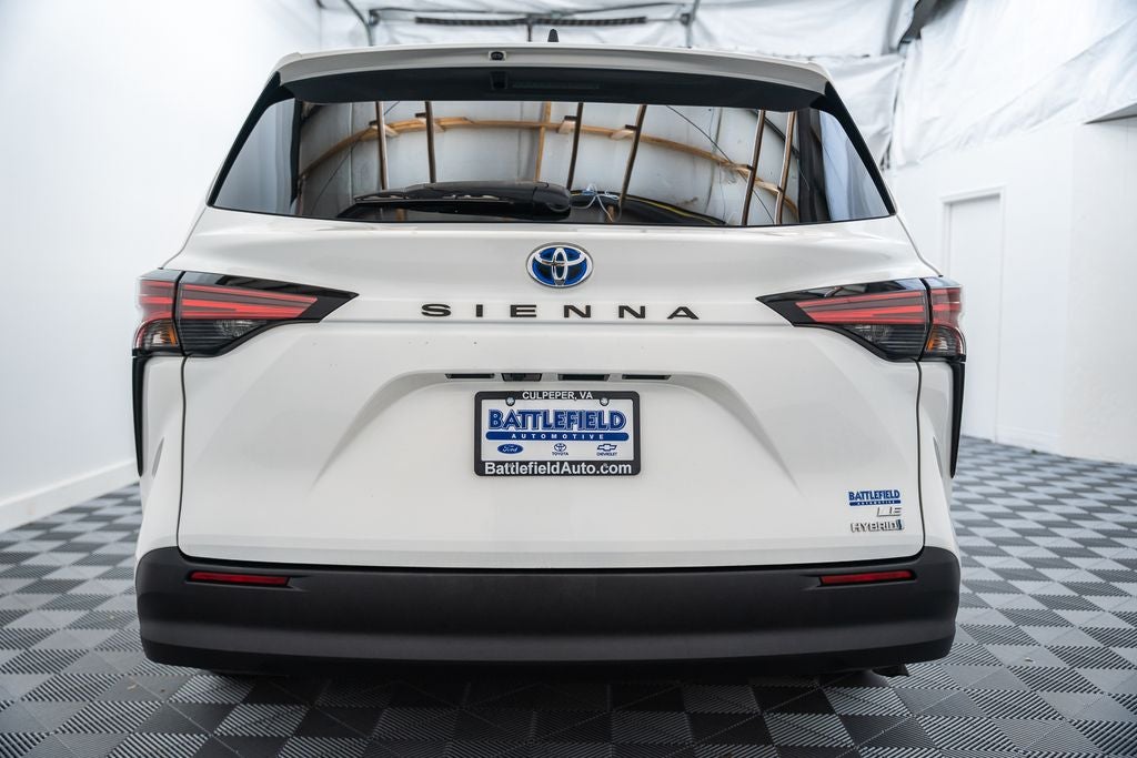 2021 Toyota Sienna LE 8 Passenger