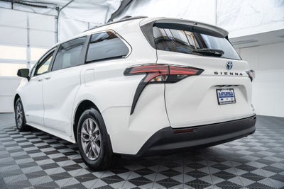 2021 Toyota Sienna LE 8 Passenger