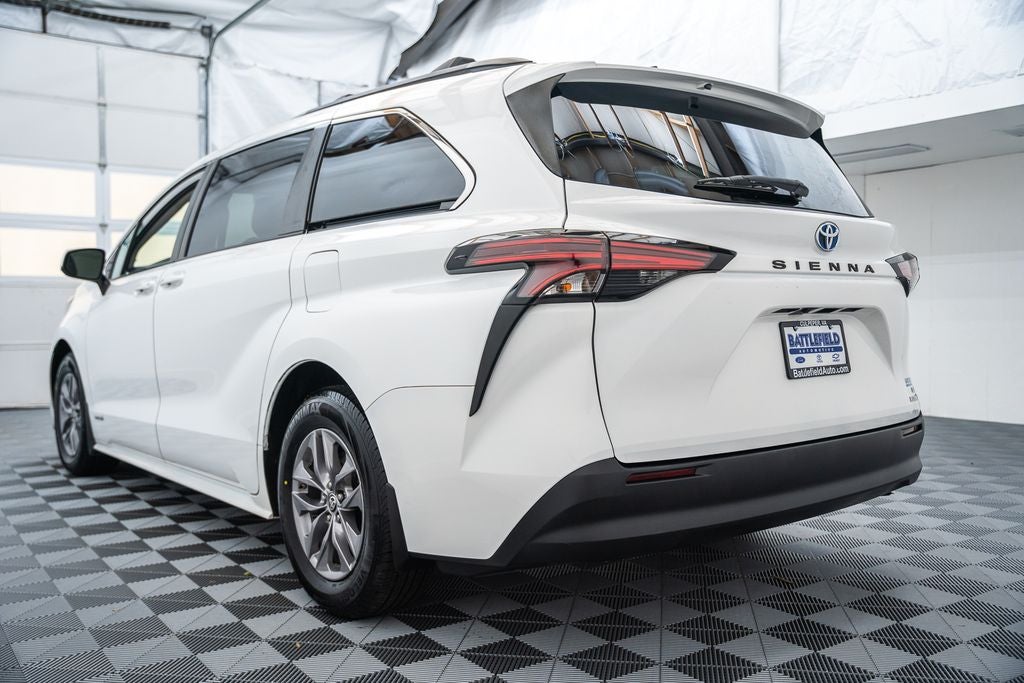 2021 Toyota Sienna LE 8 Passenger