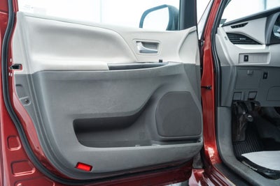 2020 Toyota Sienna LE 8 Passenger