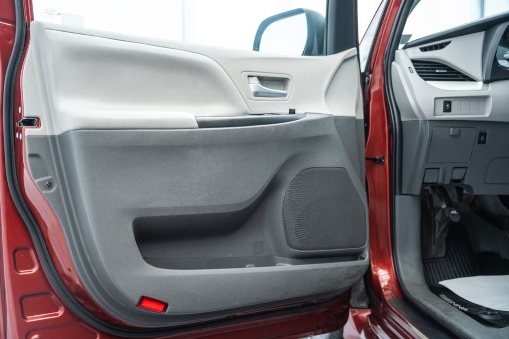 2020 Toyota Sienna LE 8 Passenger
