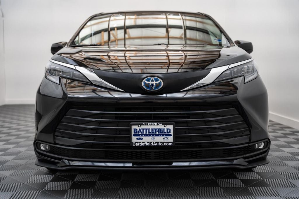2025 Toyota Sienna XLE 8 Passenger