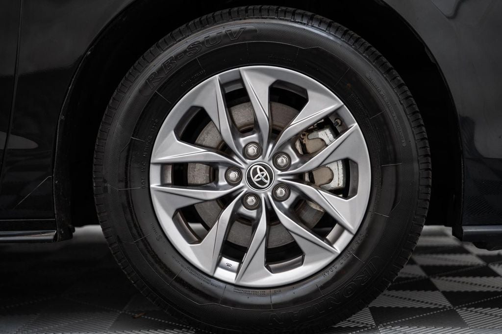2025 Toyota Sienna XLE 8 Passenger