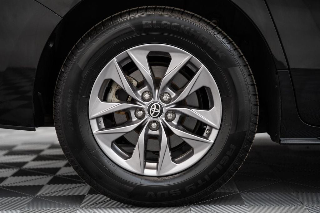 2025 Toyota Sienna XLE 8 Passenger
