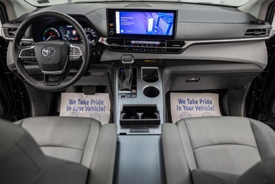 2025 Toyota Sienna XLE 8 Passenger