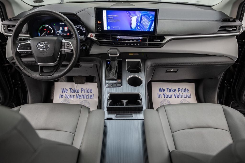 2025 Toyota Sienna XLE 8 Passenger