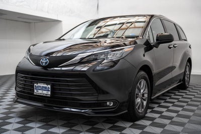 2025 Toyota Sienna XLE 8 Passenger