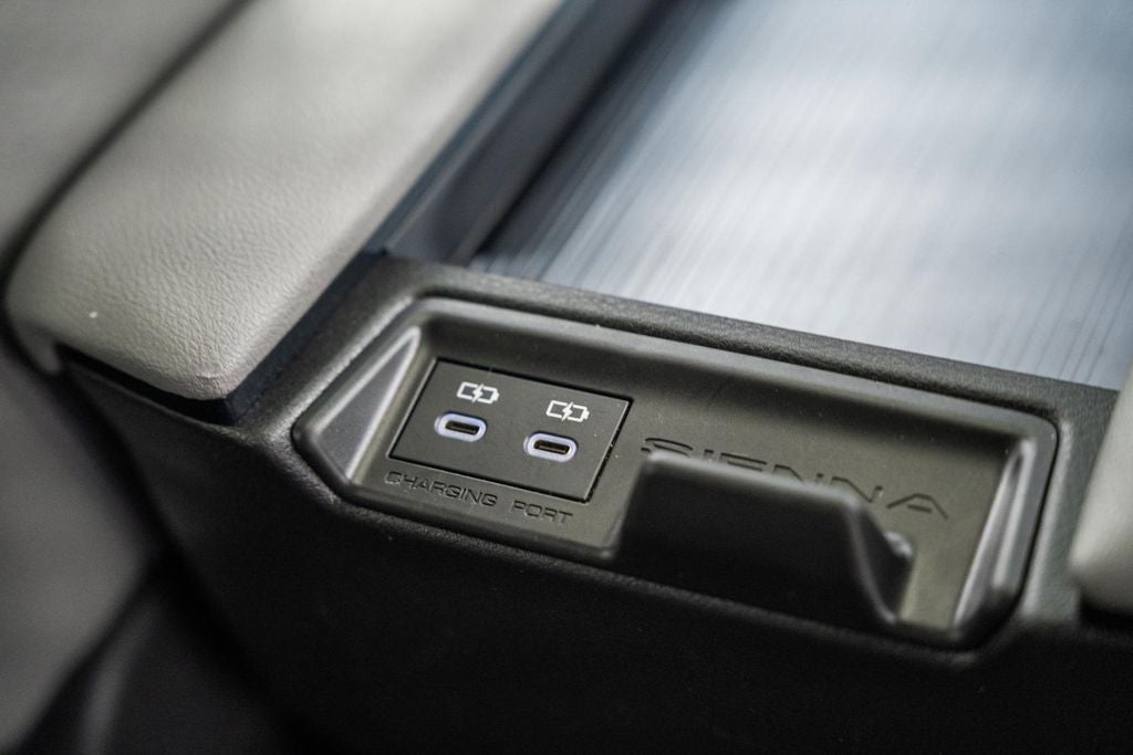 2025 Toyota Sienna XLE 8 Passenger