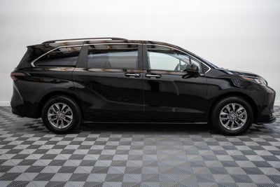 2025 Toyota Sienna XLE 8 Passenger