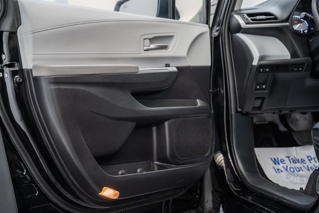 2025 Toyota Sienna XLE 8 Passenger