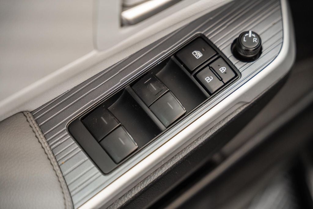 2025 Toyota Sienna XLE 8 Passenger