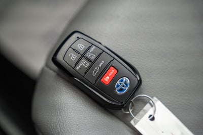 2025 Toyota Sienna XLE 8 Passenger