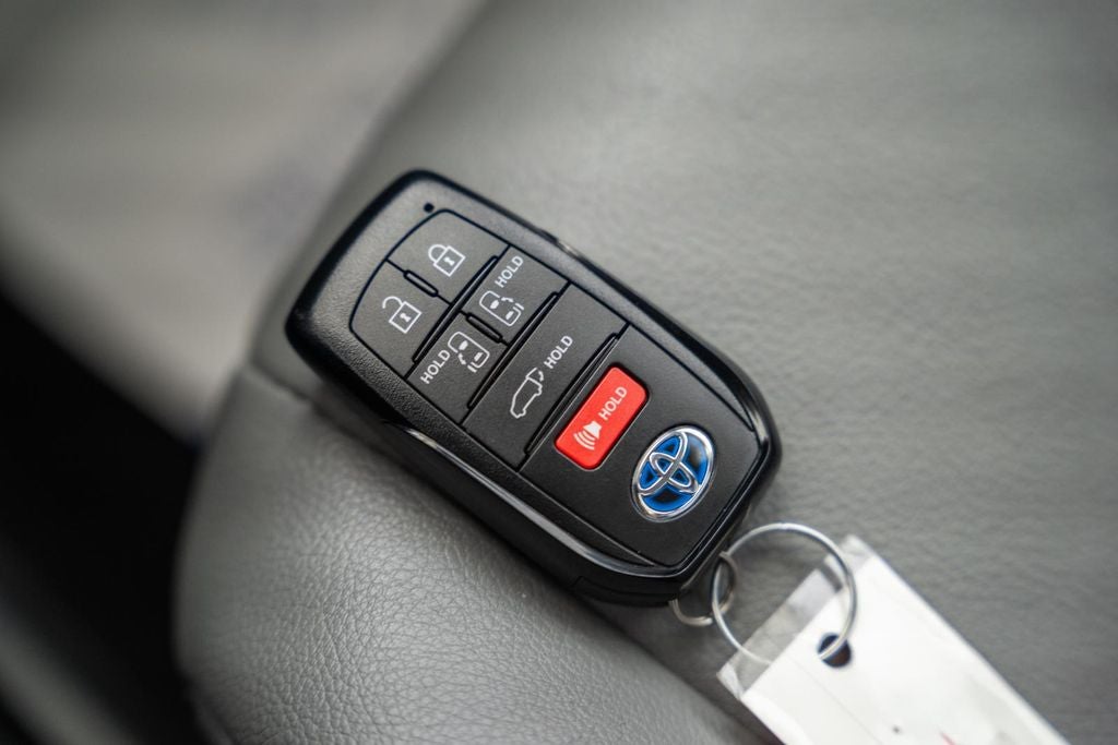 2025 Toyota Sienna XLE 8 Passenger