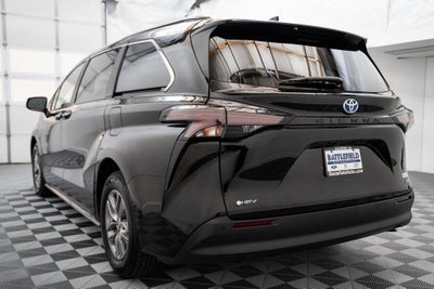2025 Toyota Sienna XLE 8 Passenger