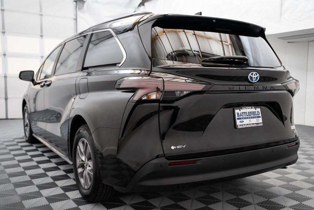 2025 Toyota Sienna XLE 8 Passenger