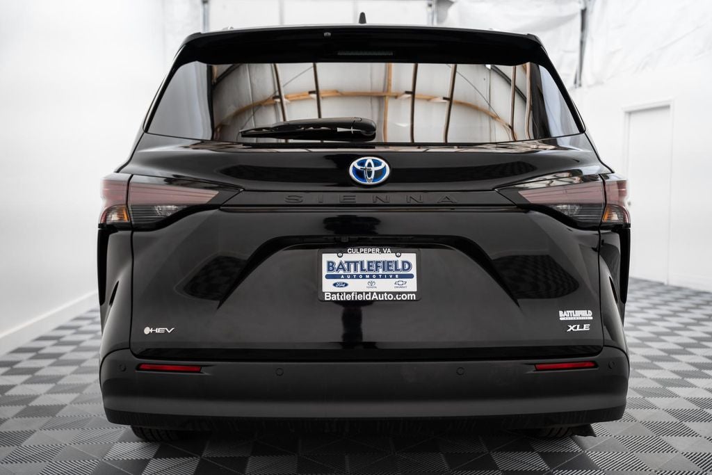 2025 Toyota Sienna XLE 8 Passenger