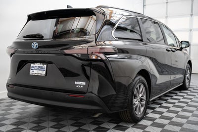 2025 Toyota Sienna XLE 8 Passenger