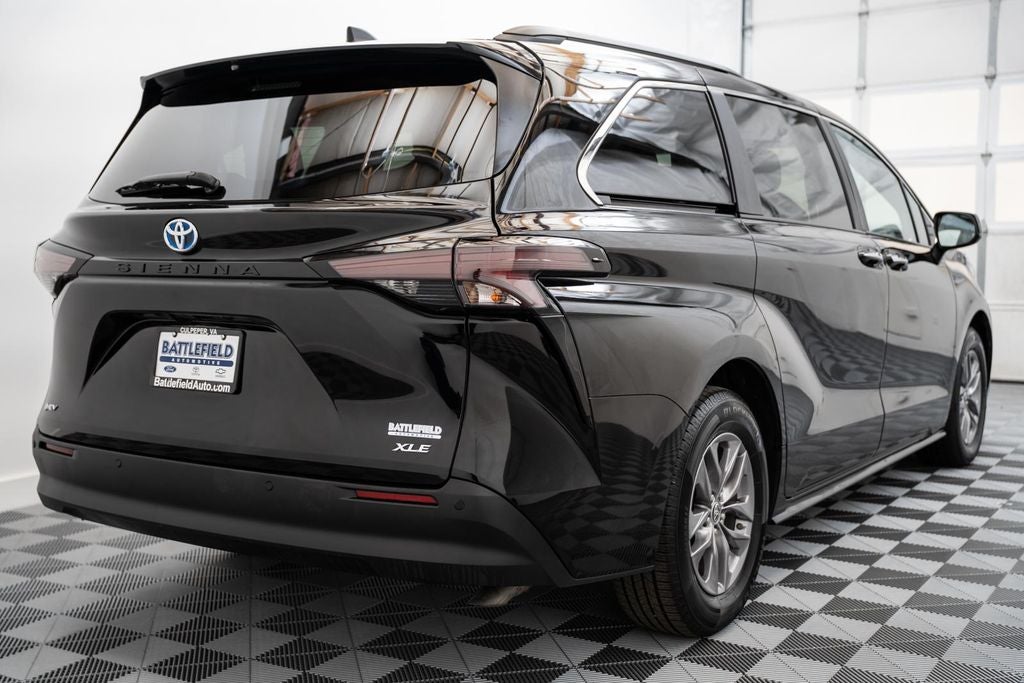2025 Toyota Sienna XLE 8 Passenger