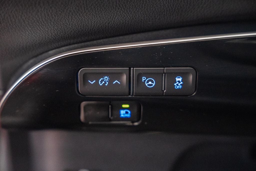 2022 Toyota Prius XLE