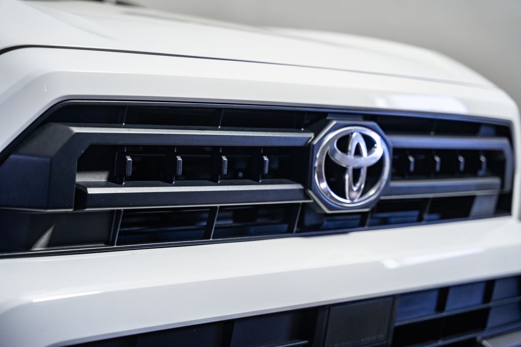 2025 Toyota 4Runner SR5 w/ 3rd Row