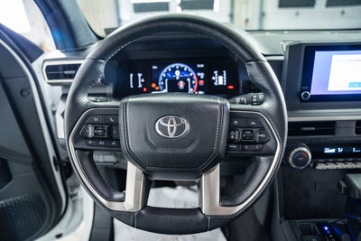 2025 Toyota 4Runner SR5 w/ 3rd Row