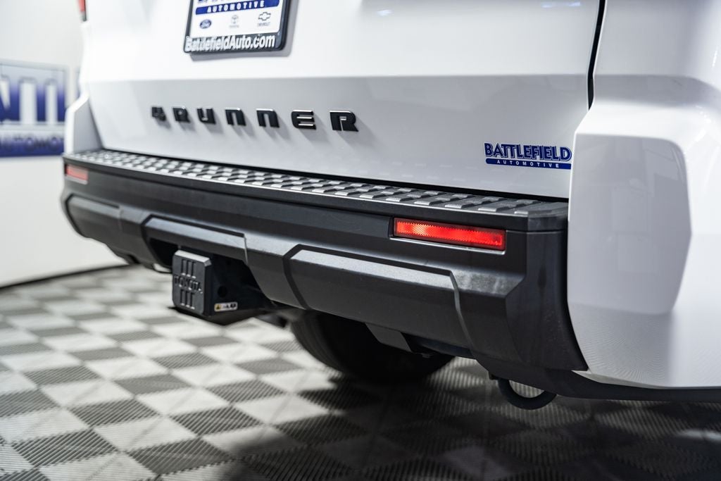 2025 Toyota 4Runner SR5 w/ 3rd Row