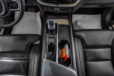 2022 Volvo XC60 B6 Inscription