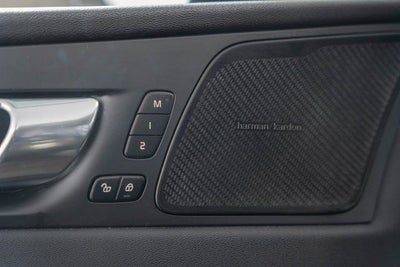 2022 Volvo XC60 B6 Inscription