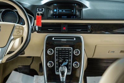 2016 Volvo XC70 T5 Platinum