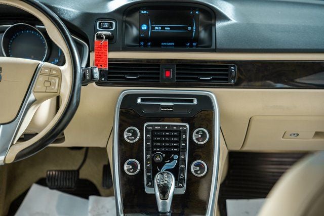 2016 Volvo XC70 T5 Platinum