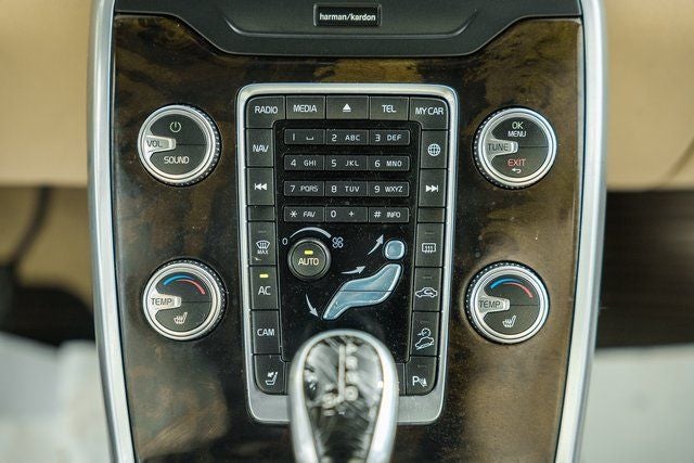 2016 Volvo XC70 T5 Platinum