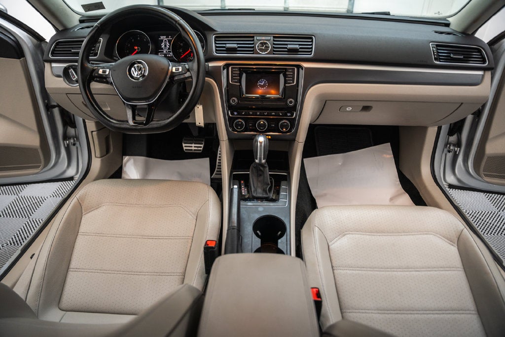 2016 Volkswagen Passat 1.8T R-Line
