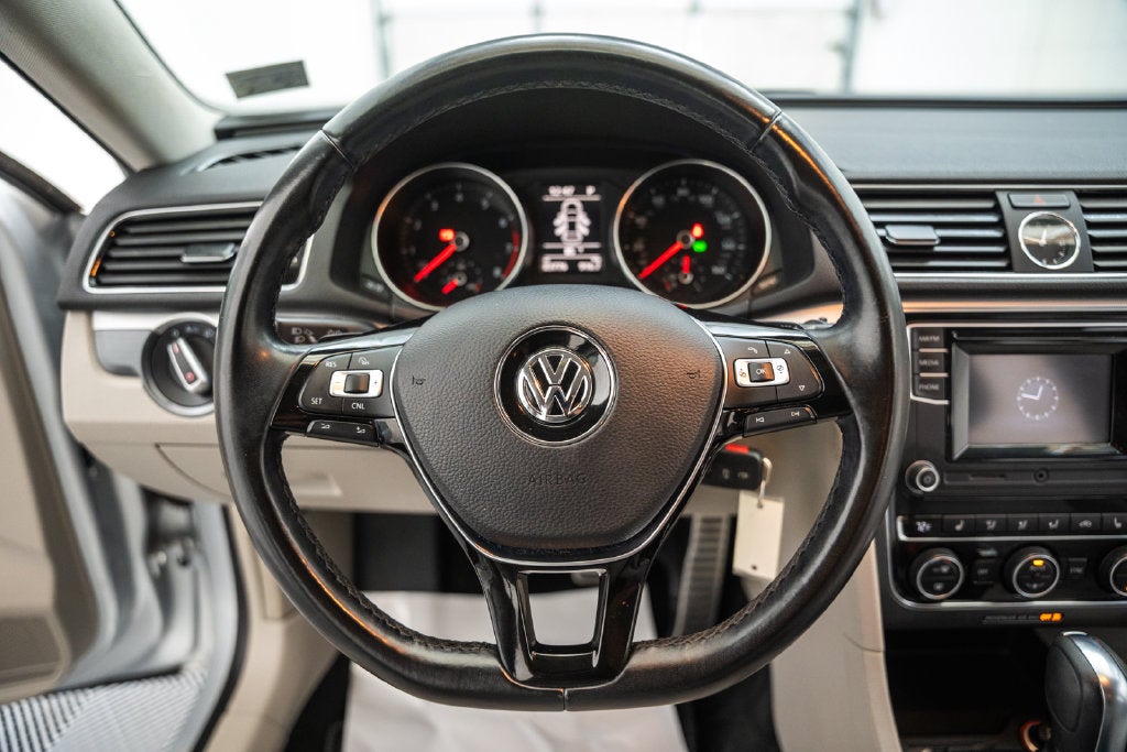 2016 Volkswagen Passat 1.8T R-Line