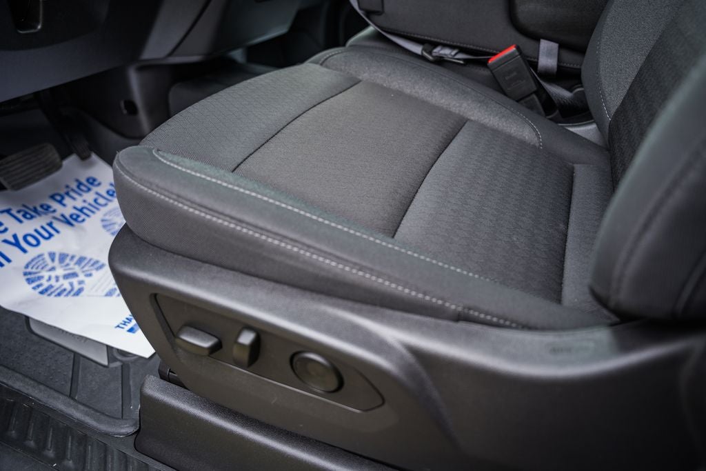 2025 Chevrolet Silverado 2500HD Custom Duramax 6.6L 4WD