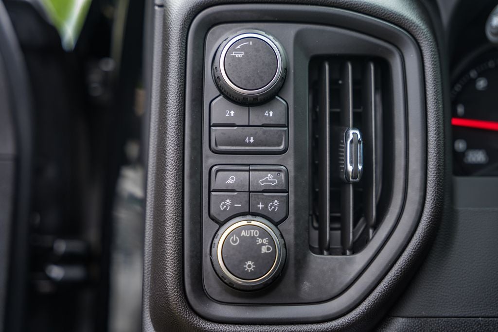 2025 Chevrolet Silverado 2500HD Custom Duramax 6.6L 4WD